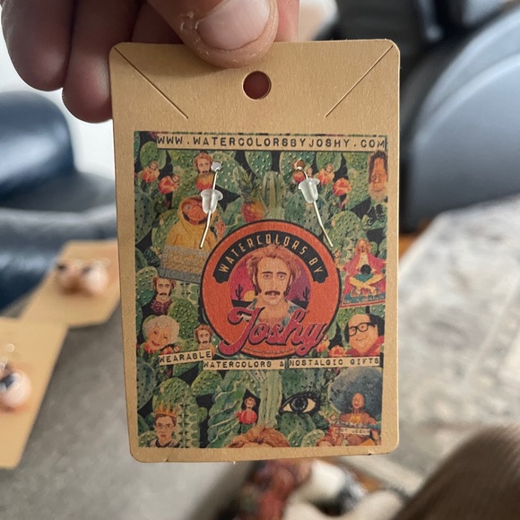 Creepy Cute Retro Doll Eye Earrings with Blinking Eyelashes Fun Weird Halloween - Picture 2 of 13